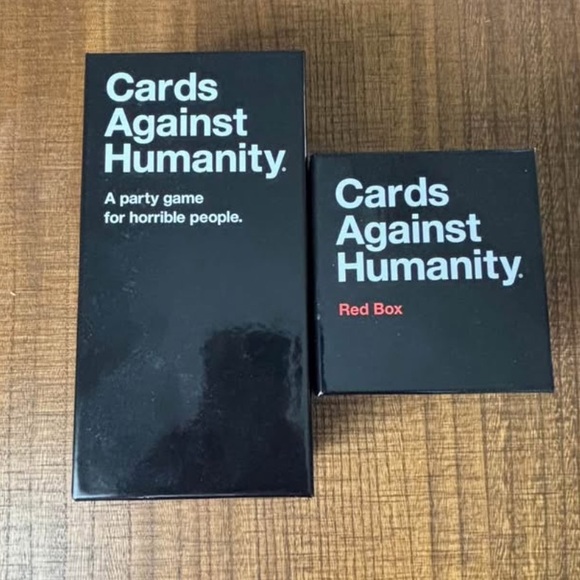 Cards Against Humanity Black and Red Box Extension pack - Picture 1 of 2